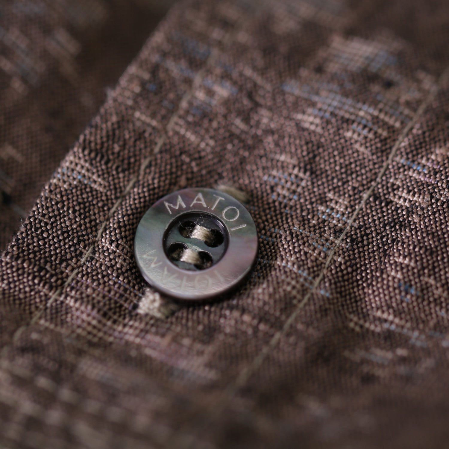 藍色小紋と上品な茶生地の正絹シャツ