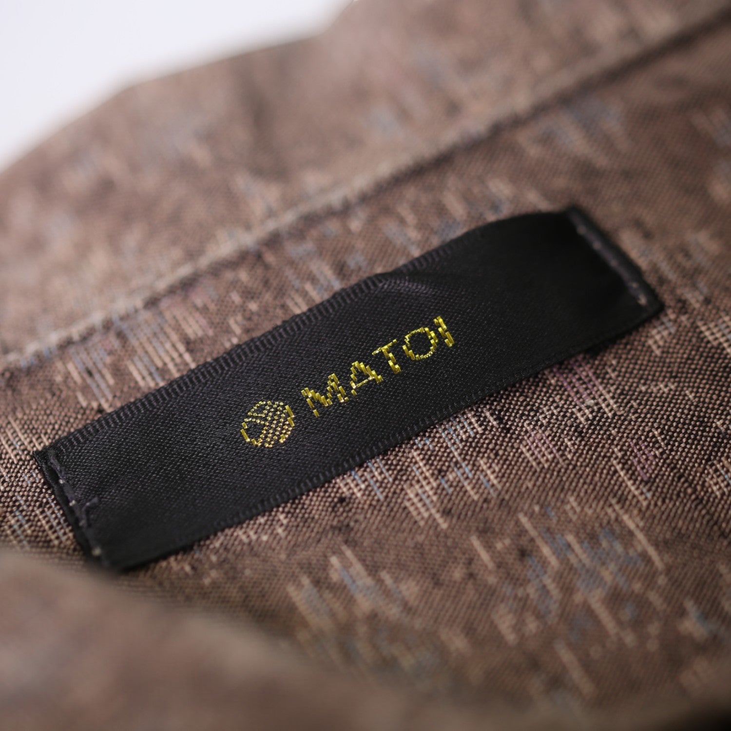 藍色小紋と上品な茶生地の正絹シャツ