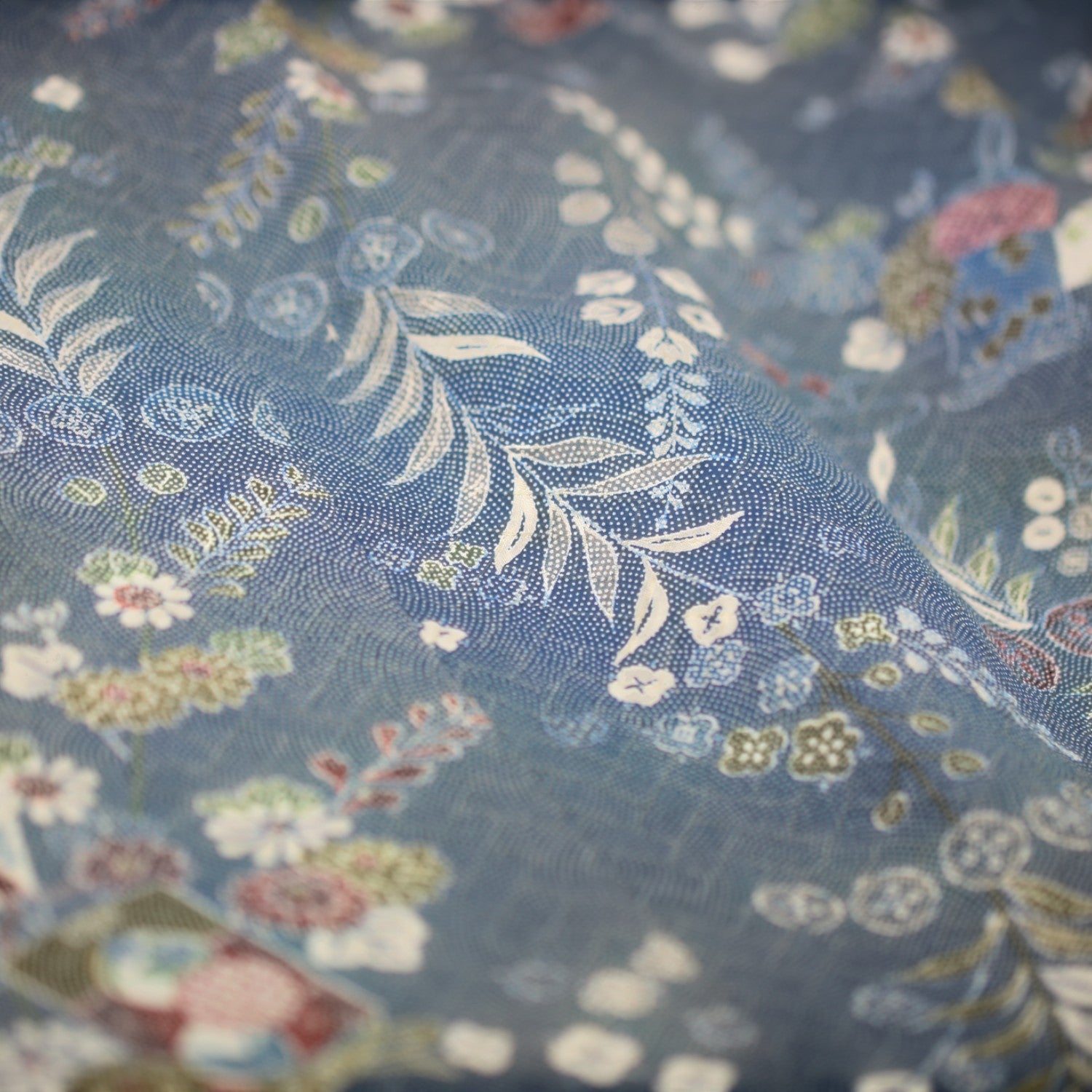 藍色小紋と上品な茶生地の正絹シャツ