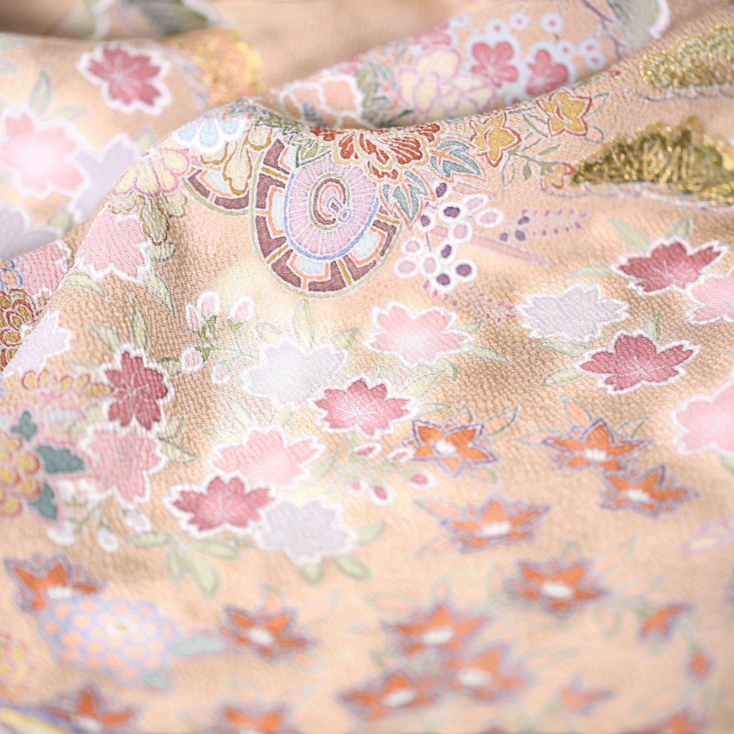 刺繍が光る紋付羽二重シルクシャツ