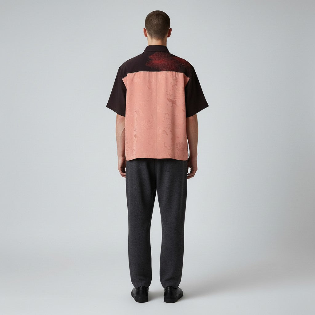 揺れる草花と深紫のシルクシャツ