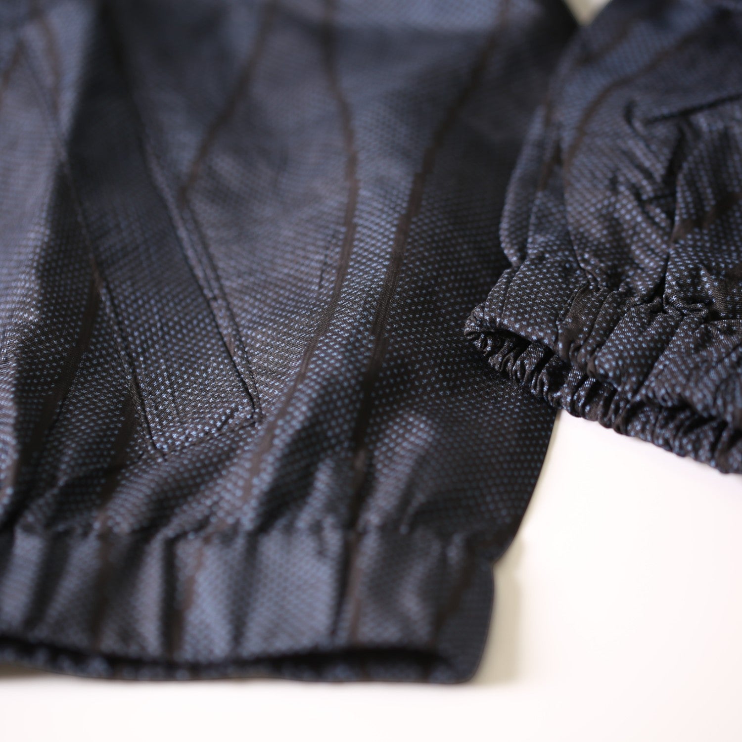 深い藍色の立涌柄ブルゾン