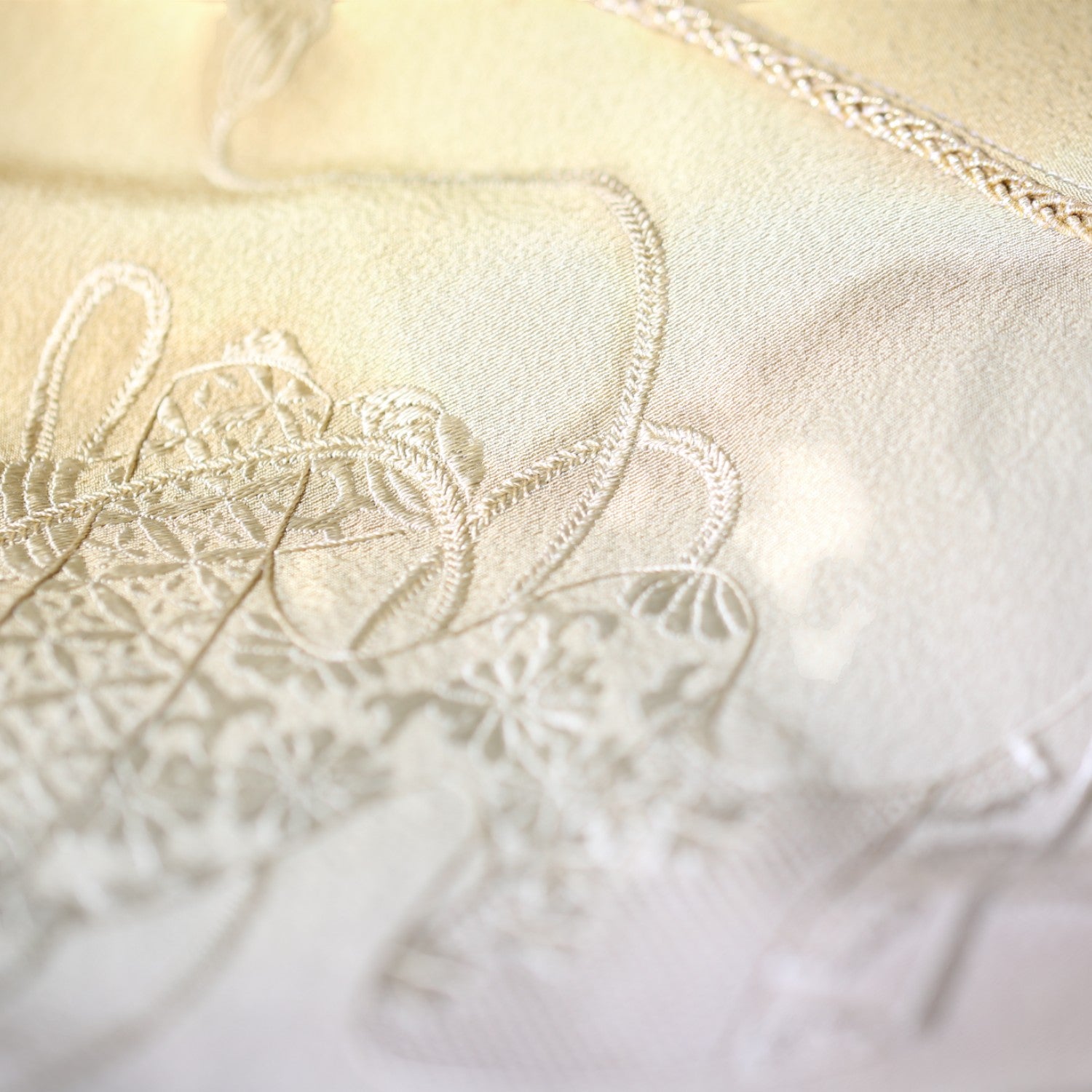 Elegant koto embroidered blouson