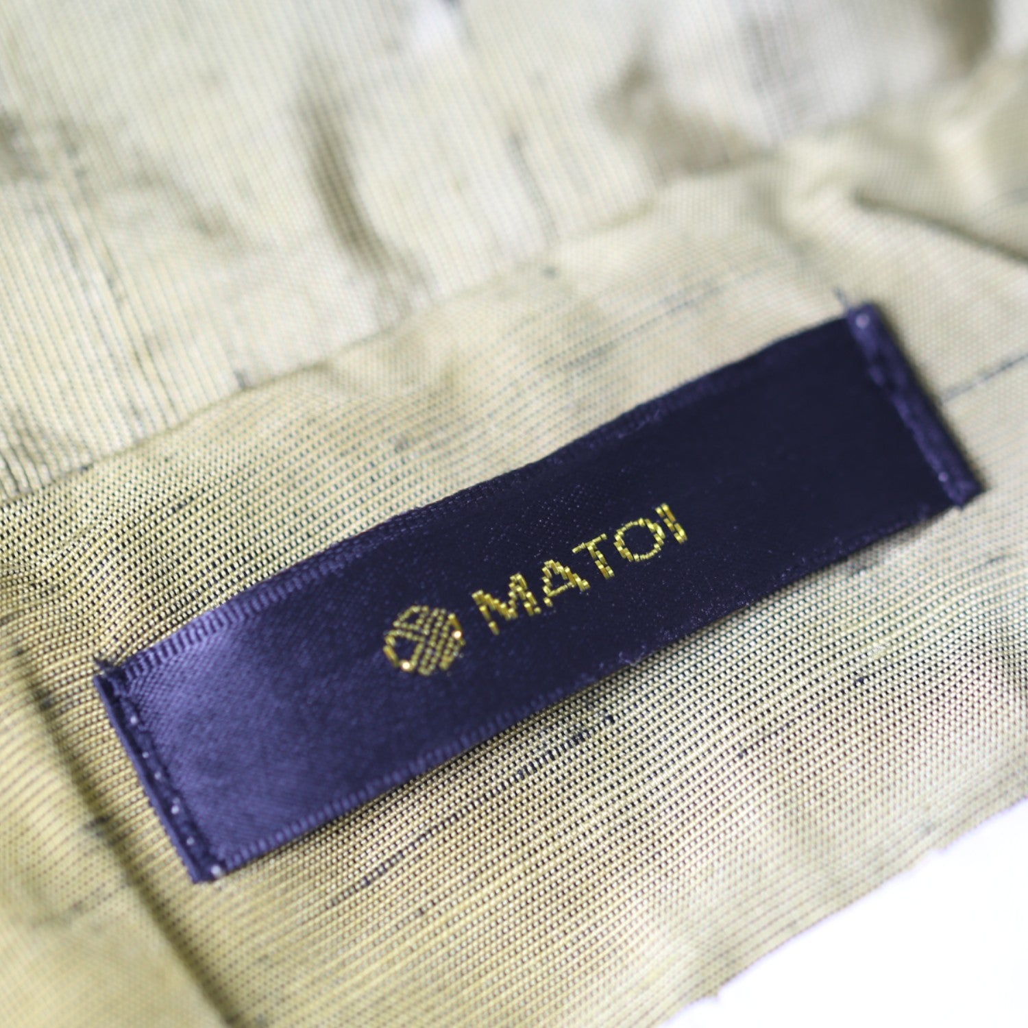 Wear a traditional gradient blouson