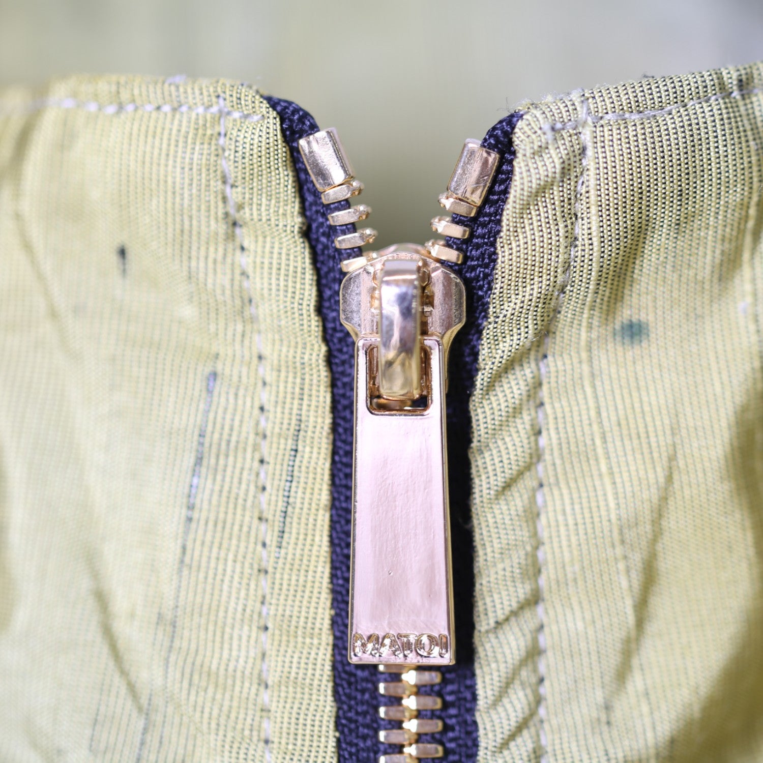 Wear a traditional gradient blouson