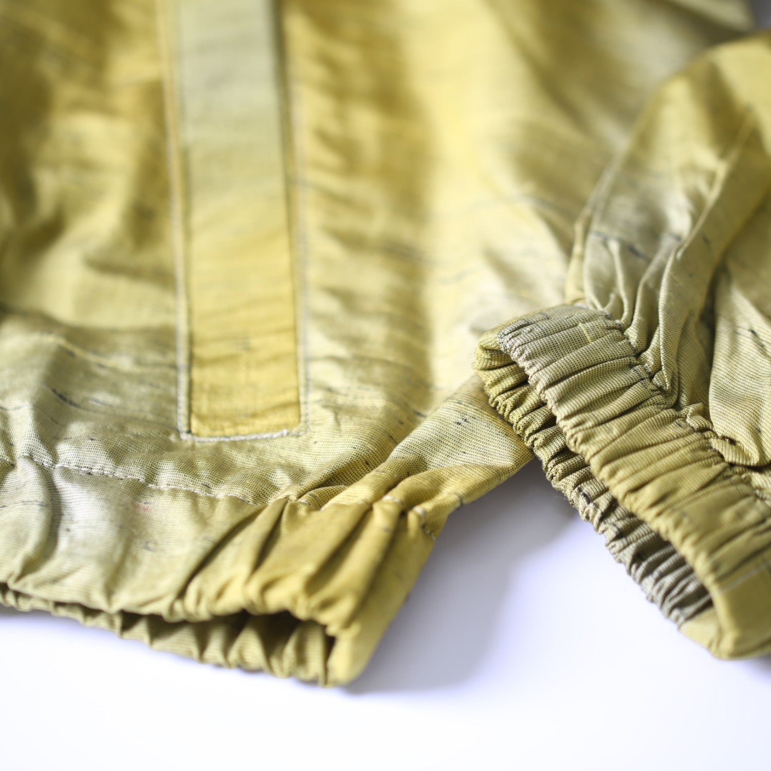 Wear a traditional gradient blouson