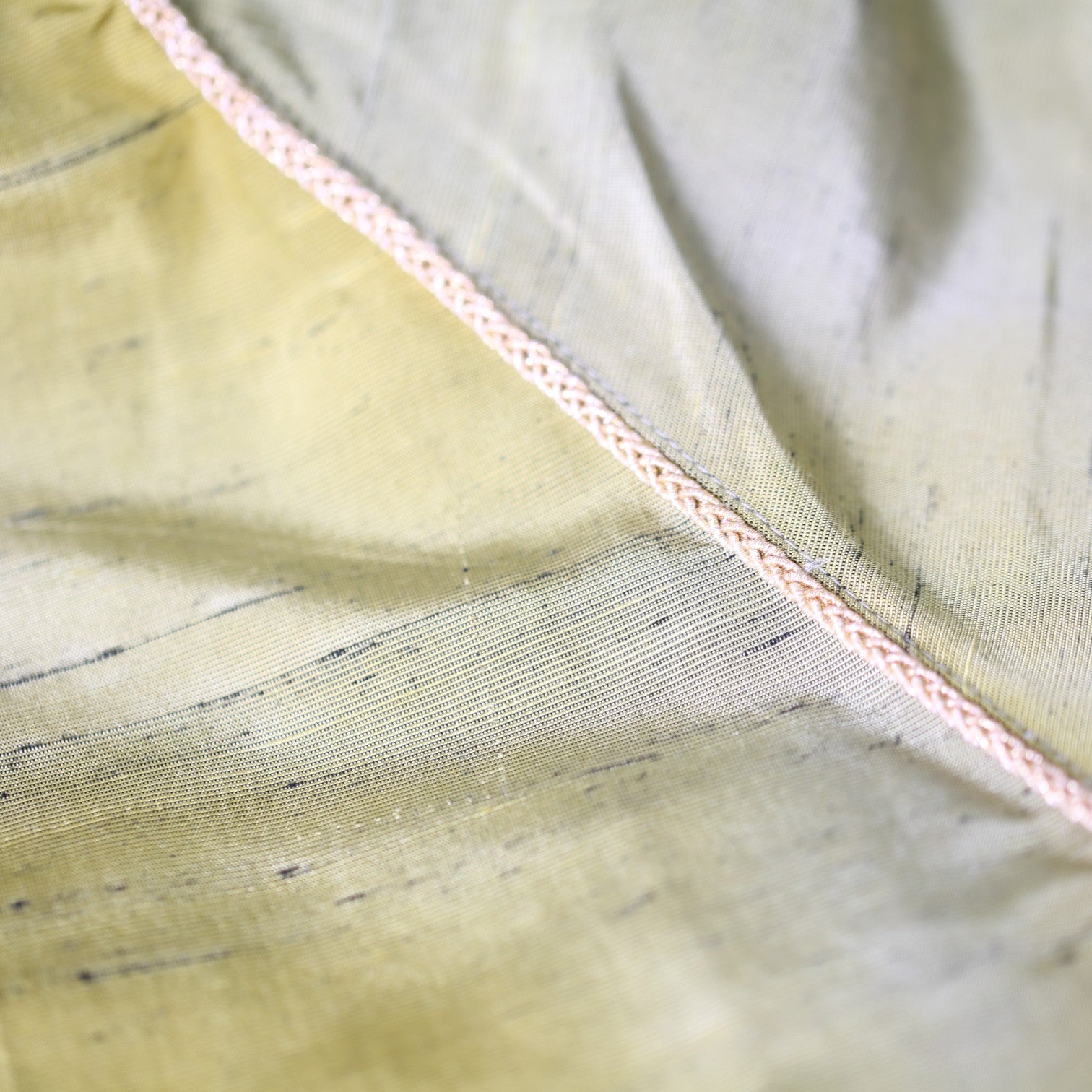 Wear a traditional gradient blouson