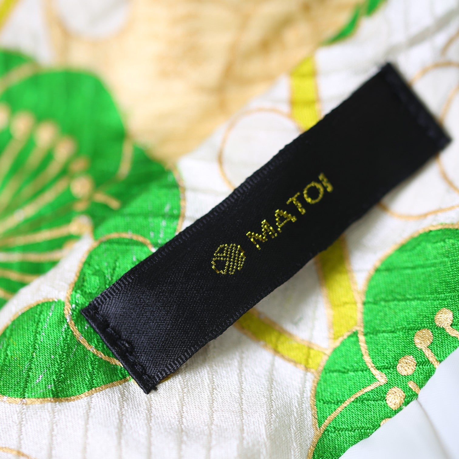 和を纏う緑基調の振袖ブルゾン