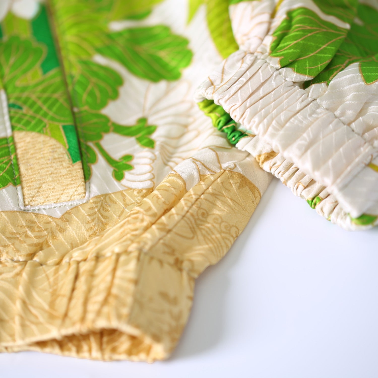 和を纏う緑基調の振袖ブルゾン