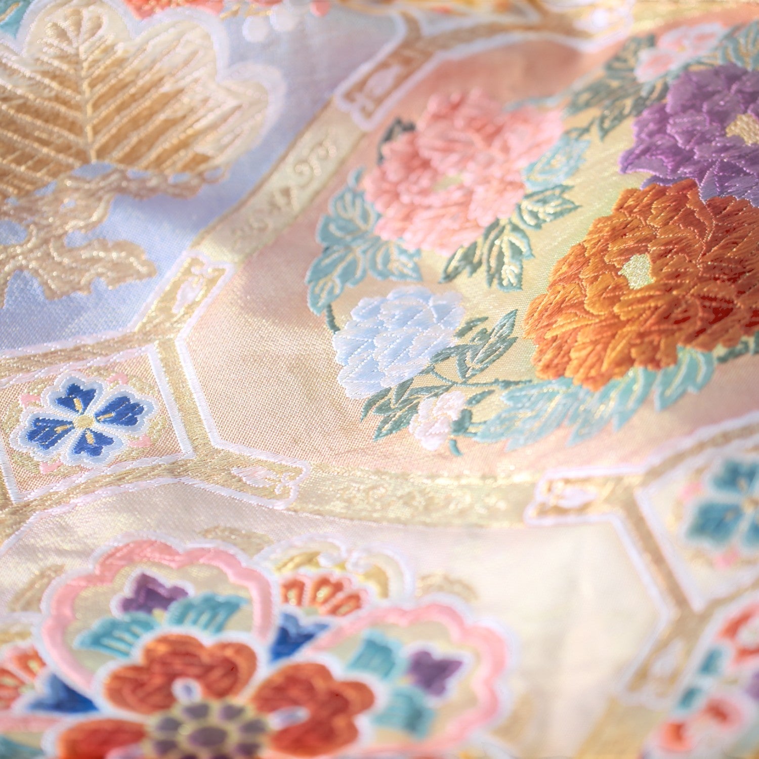 艶紅振袖と佐賀錦モードパンツ