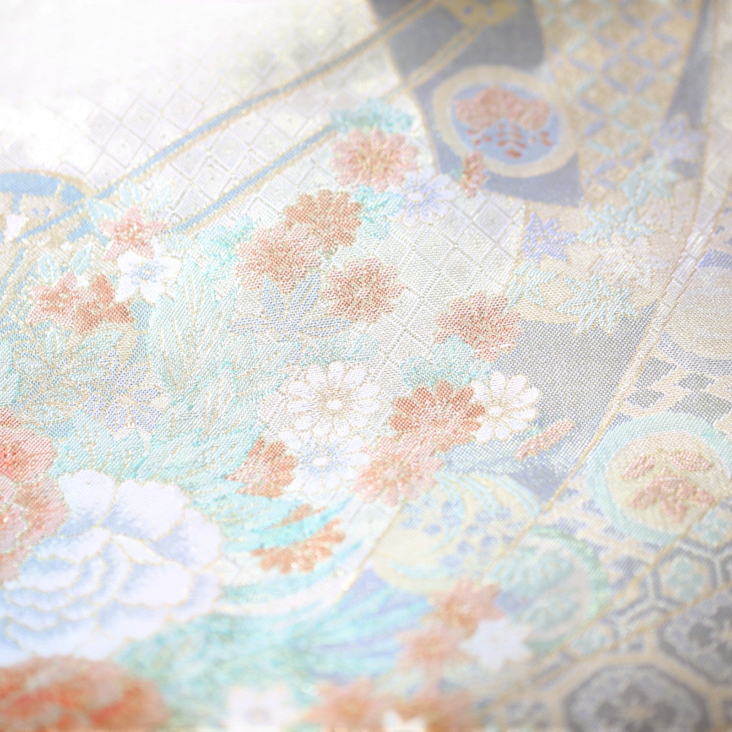Pants with a noshi and a carriage design