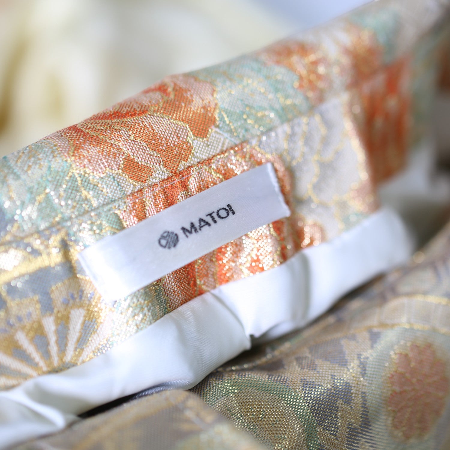 Pants with a noshi and a carriage design