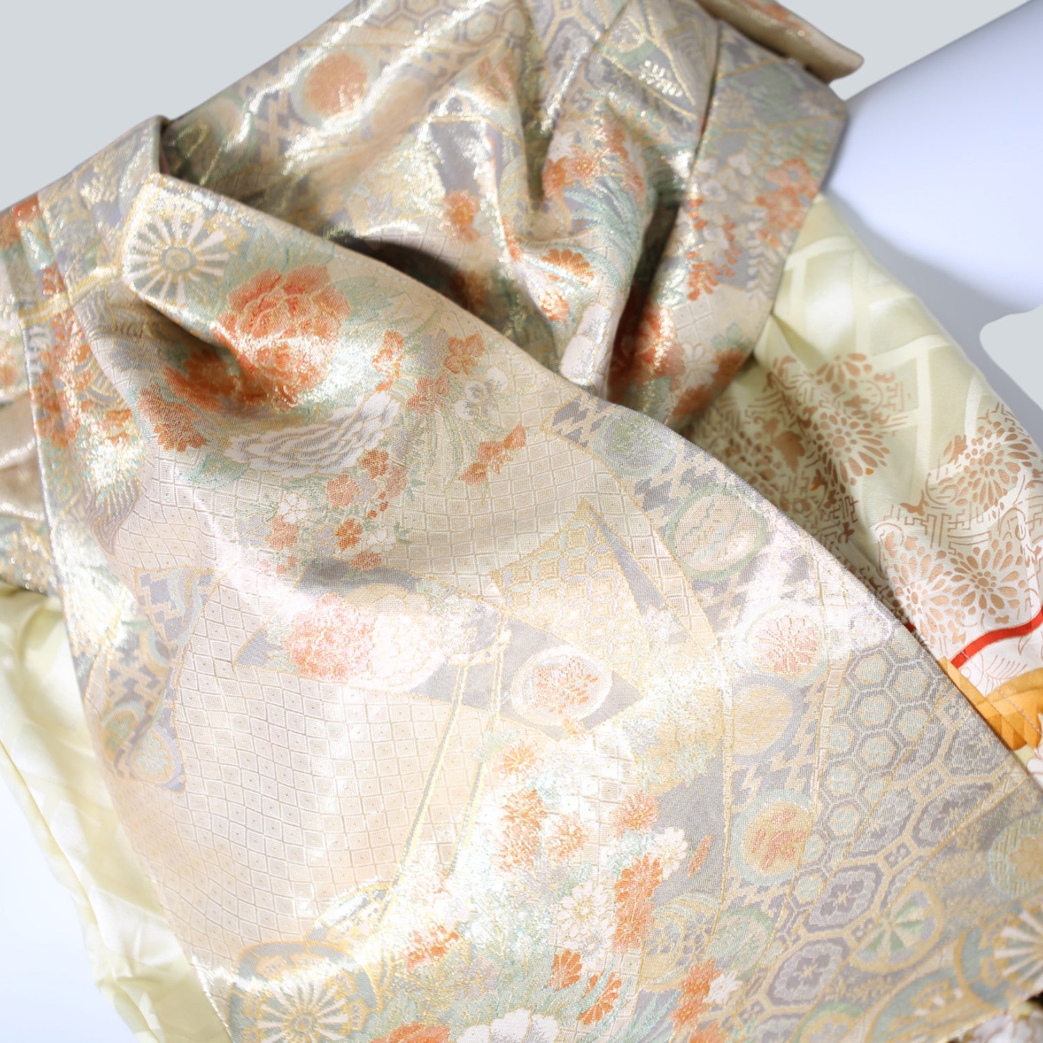 Pants with a noshi and a carriage design