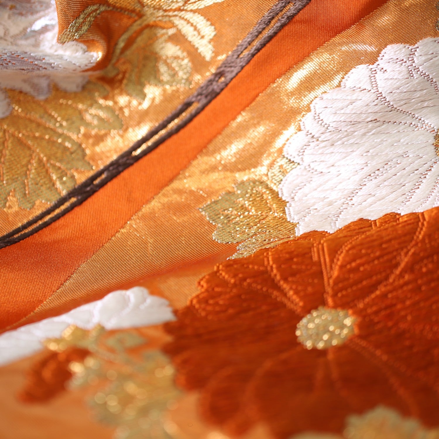 Sparkling floral fan design with elegant pants