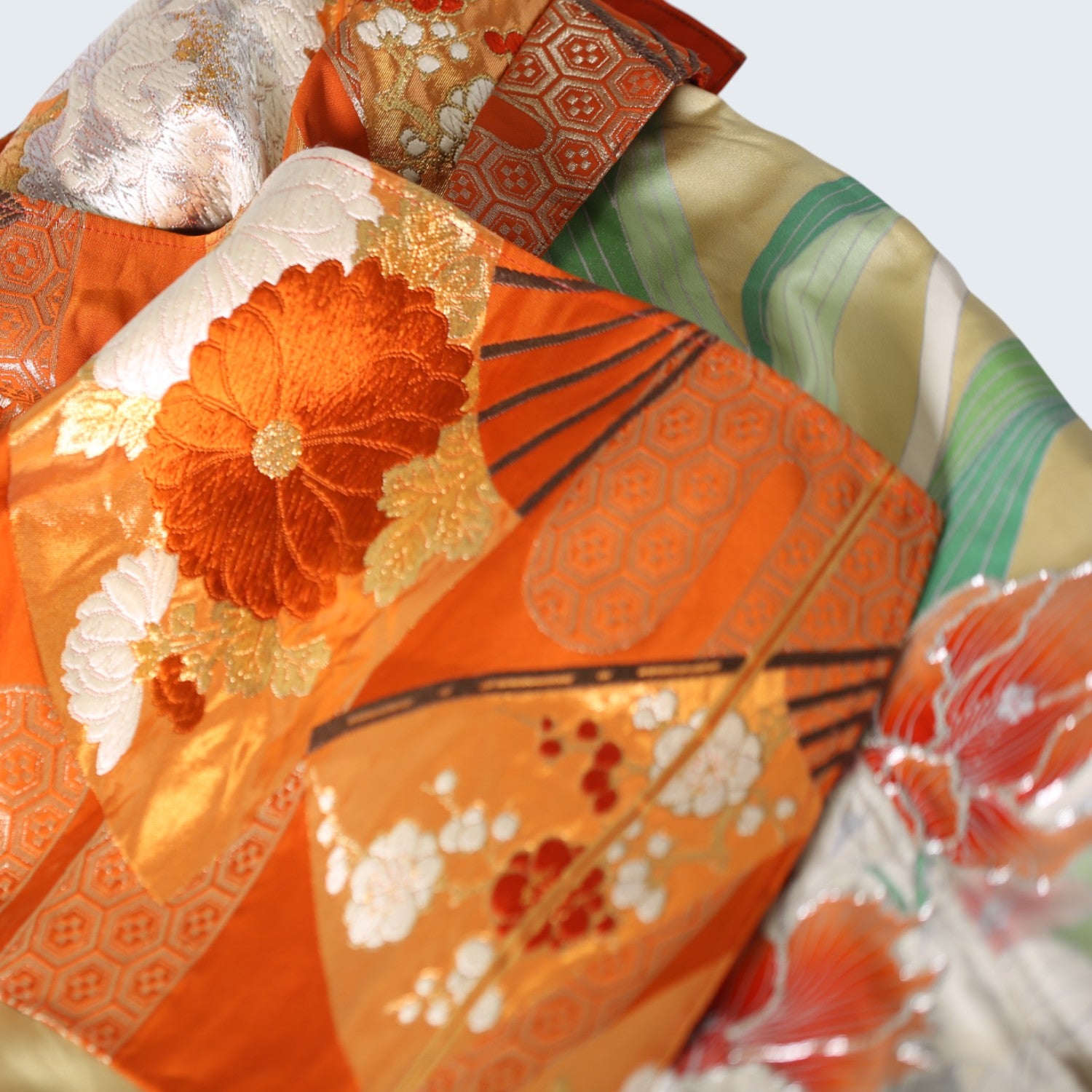 Sparkling floral fan design with elegant pants