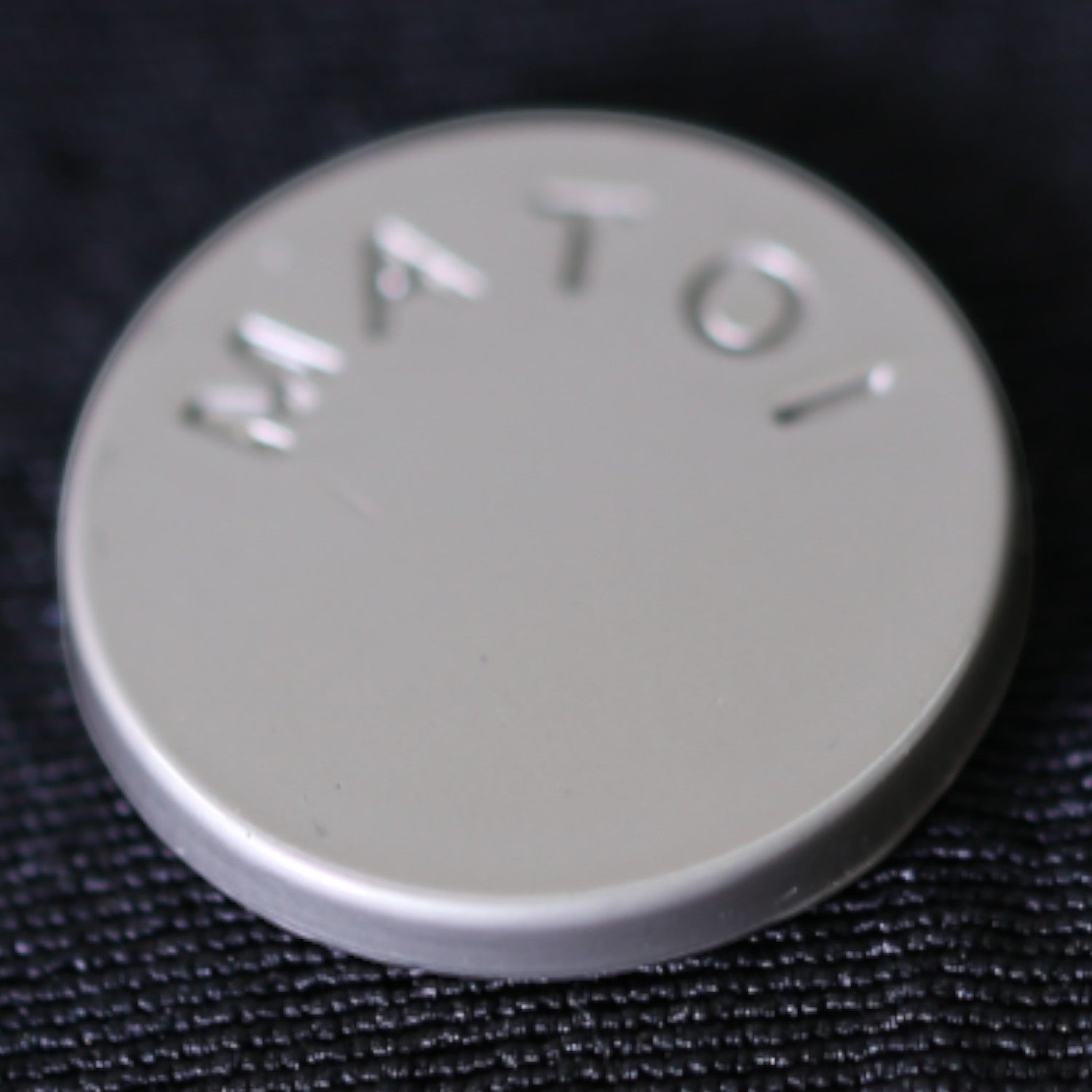 漆黒の鶴刺繍コート