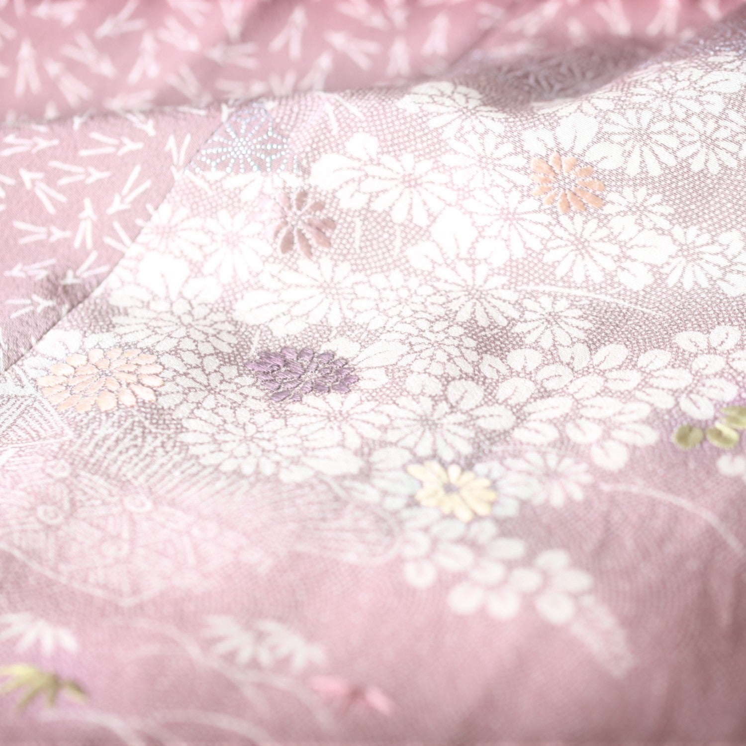 Visiting kimono skirt with gold-woven obi and hem decoration