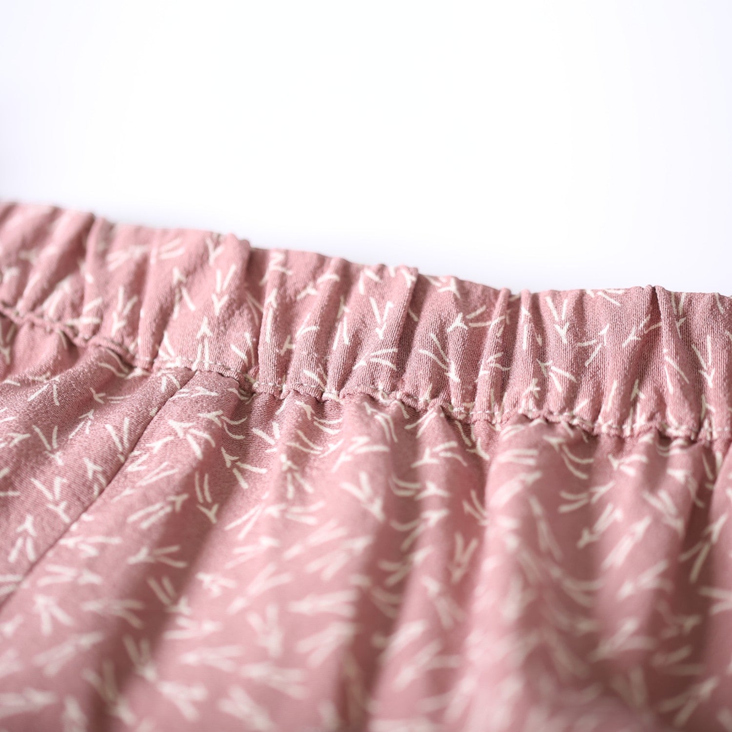 Visiting kimono skirt with gold-woven obi and hem decoration