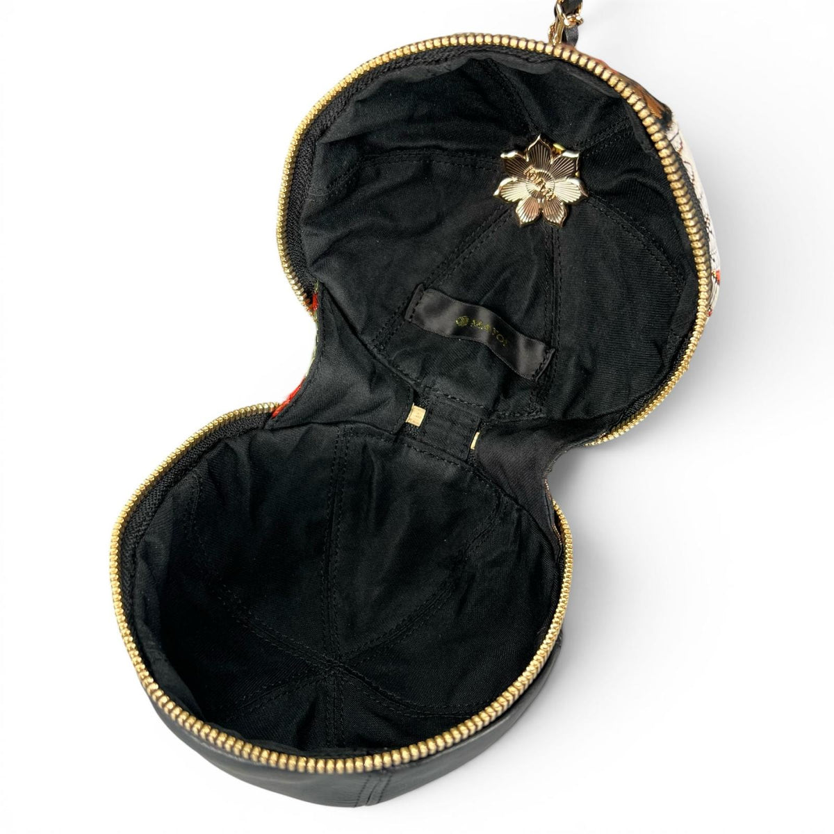 伝統を纏う、気高き正絹のMari Bag