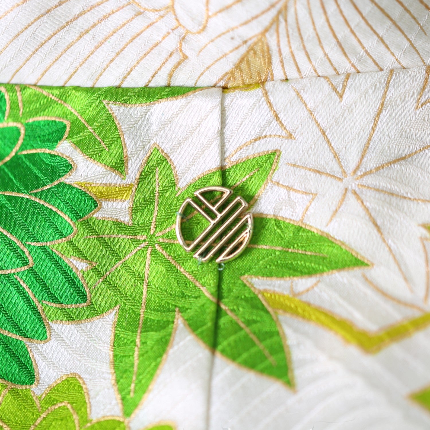 和を纏う緑基調の振袖ブルゾン