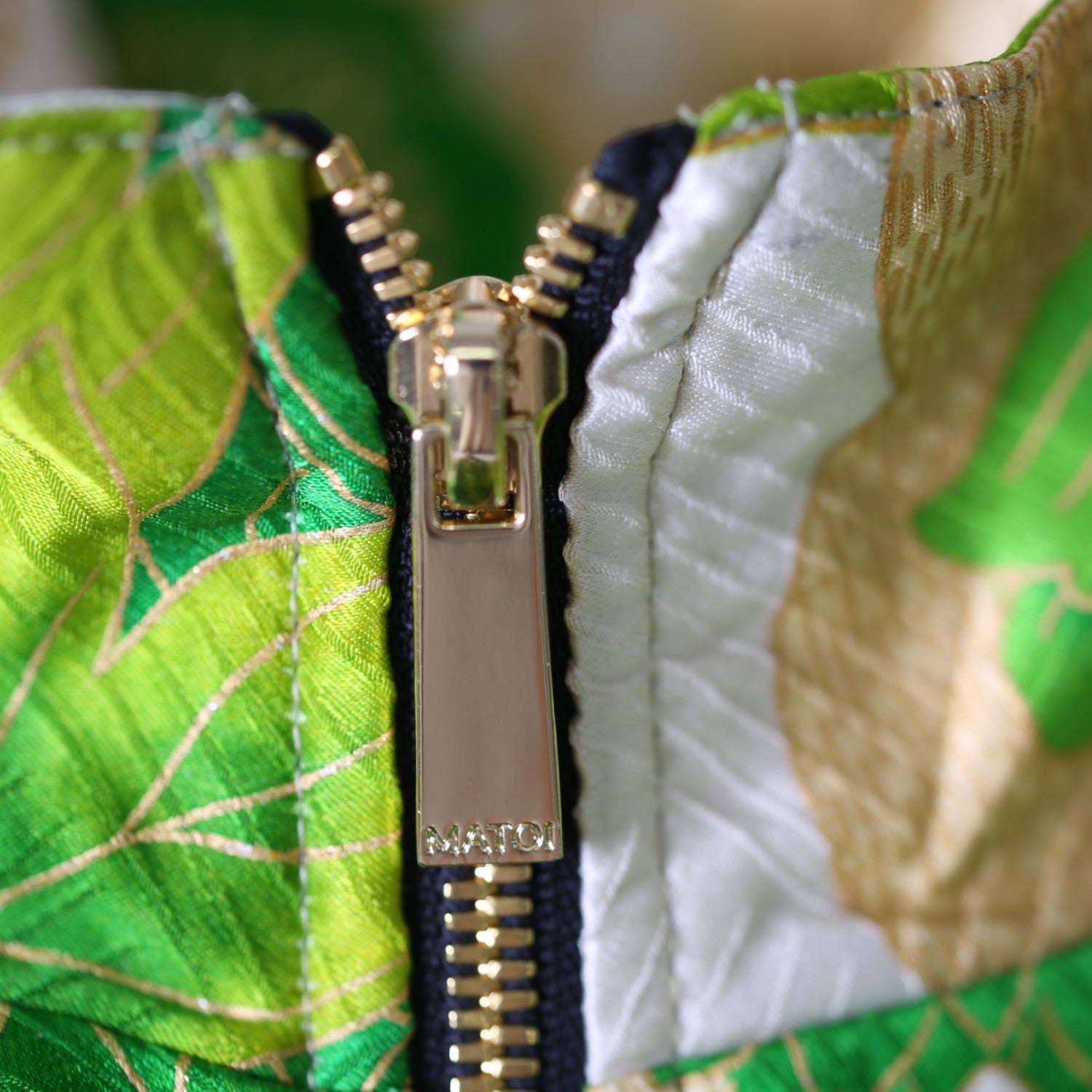 和を纏う緑基調の振袖ブルゾン