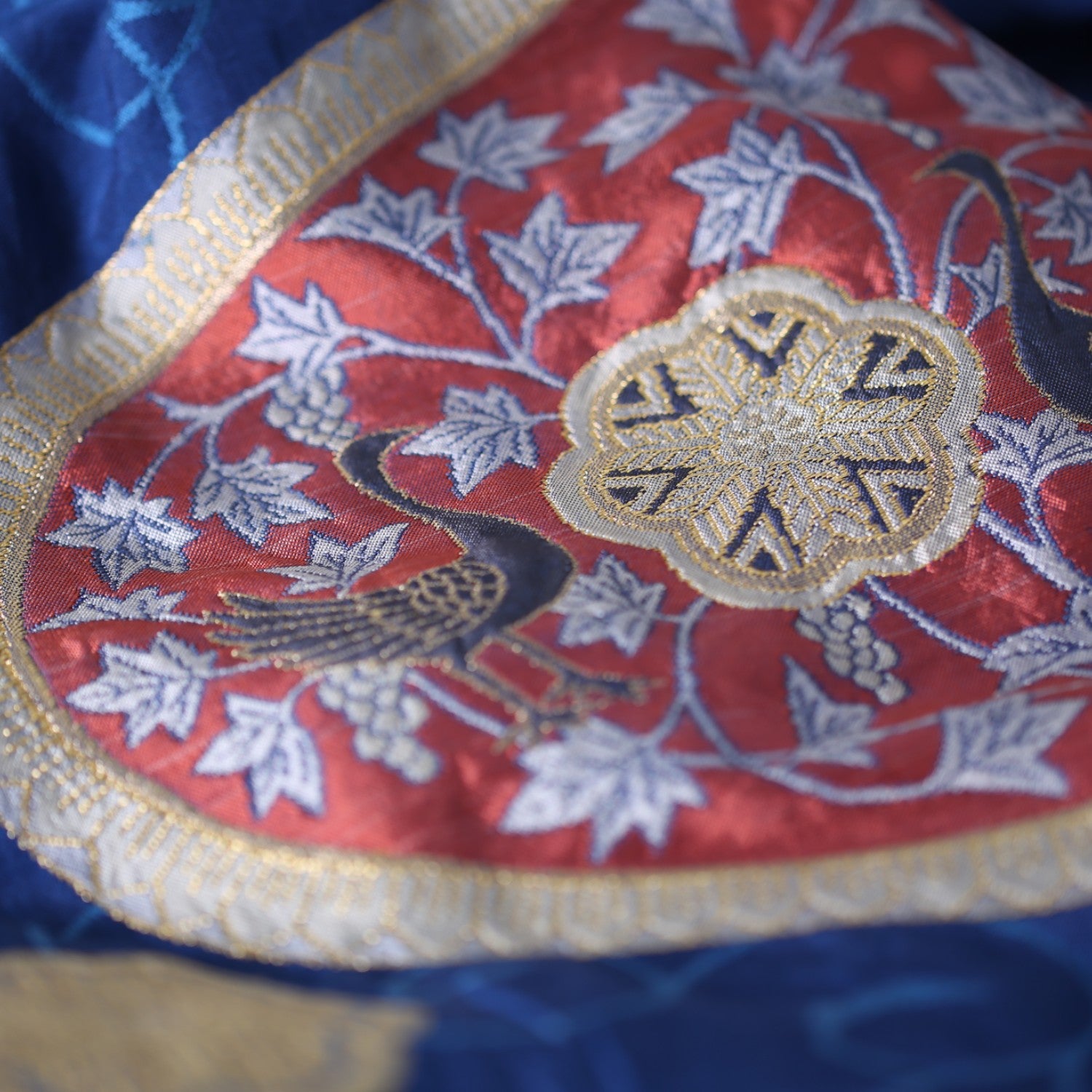 和モダン唐花模様紬と華文袋帯のパンツ