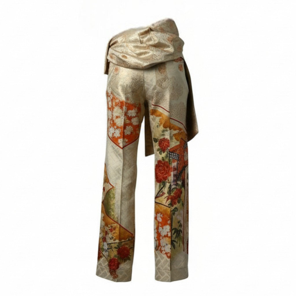 Pants with a noshi and a carriage design