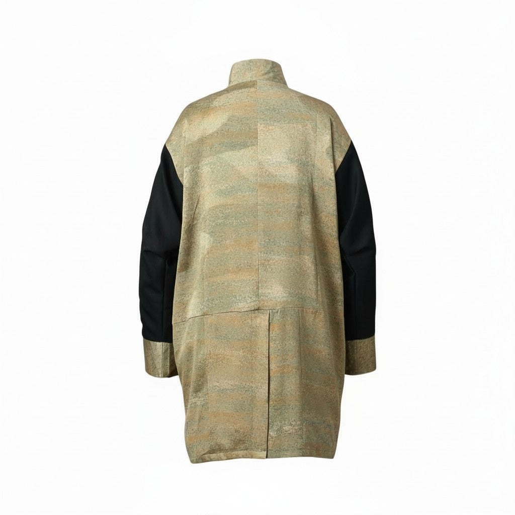 霞模様の黒袖モードコート