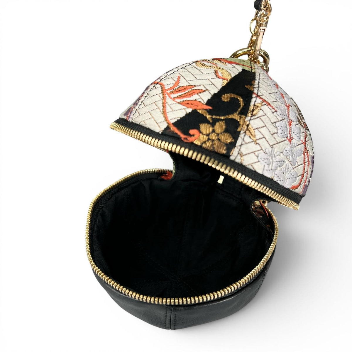 伝統を纏う、気高き正絹のMari Bag