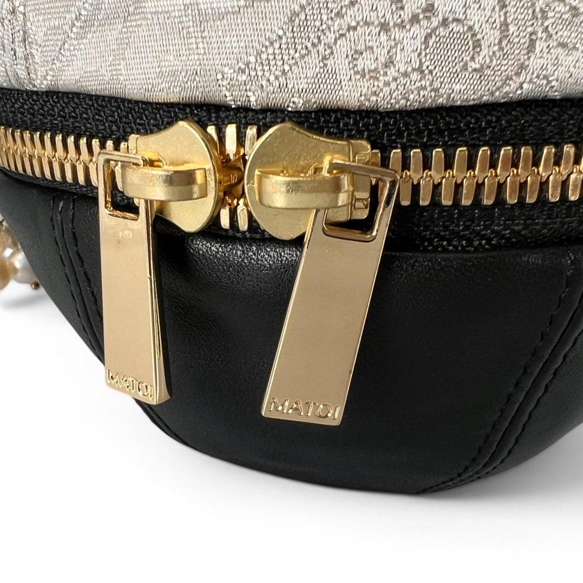 九百錦プラチナ箔と革が織りなす至高のMari Bag